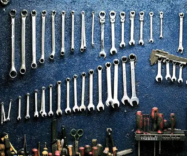 Importancia de la renovación oportuna de herramientas en un taller automotriz